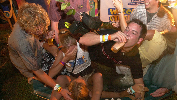 ¿Para qué toman alcohol los adolescentes?